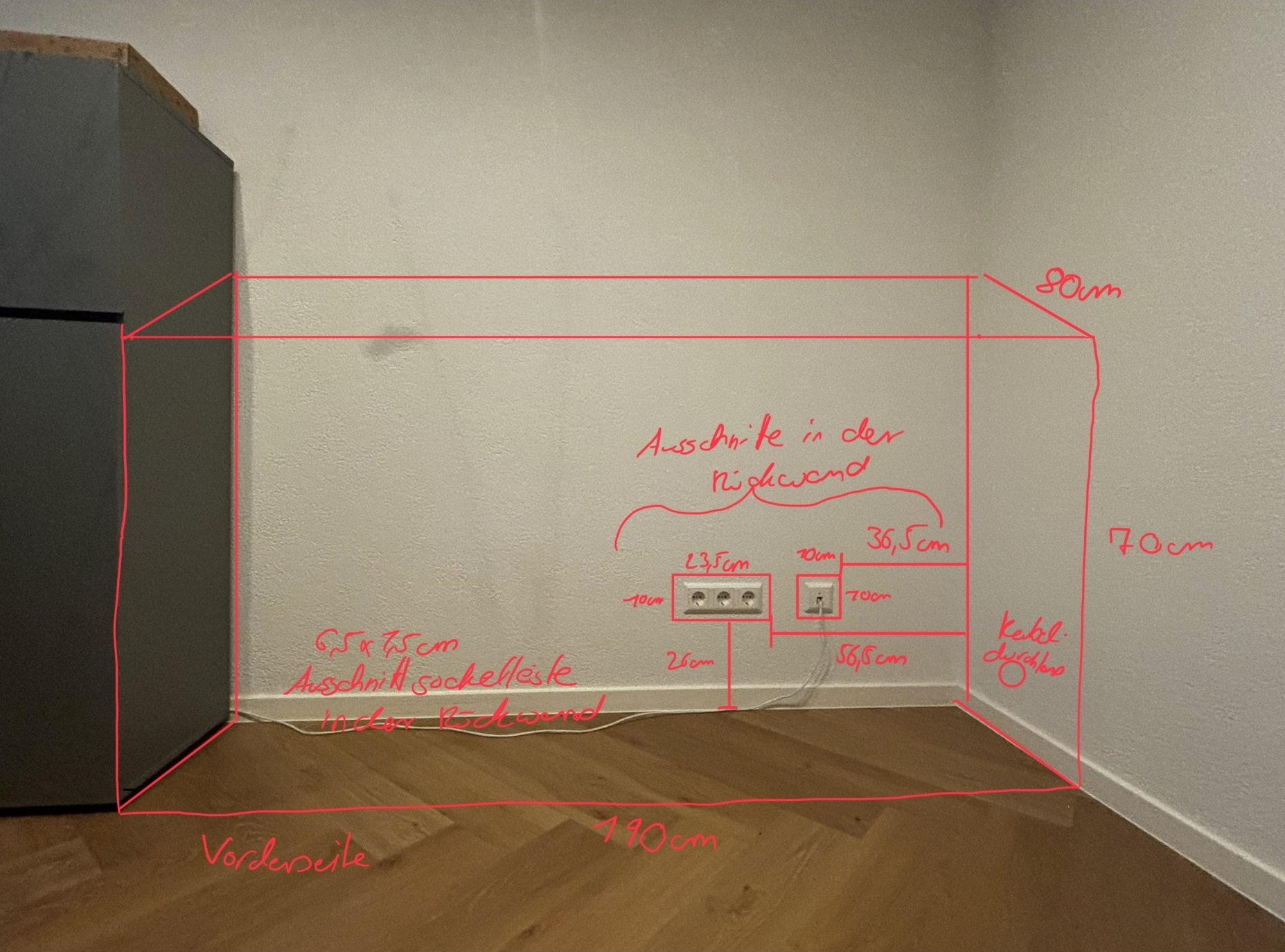 Aquarium Unterschrank Individuell mit 190x80x70cm (LxTxH), Schwarz, 4 Türen Push to open, 2 Einlegeböden je Abteil, Auschnitt Sockelleiste Rückseite 6,5x1,5cm, Ausschnitte Steckdosen Rückseite siehe Zeichnung – Bild 2