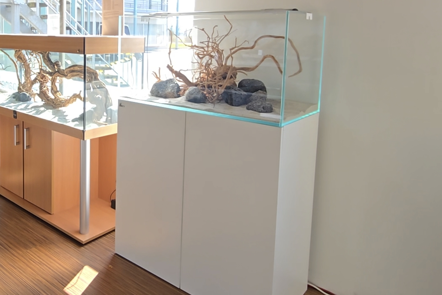 Aquatic-Kombination Weißglas-Aquarium-Komplettset 90x45x45 (LxTxH) 182l 90P Weißglas OHNE Abdeckung, Dekor: Weiß matt, Schrank fertig montiert (auf Lager in PLZ 31555)