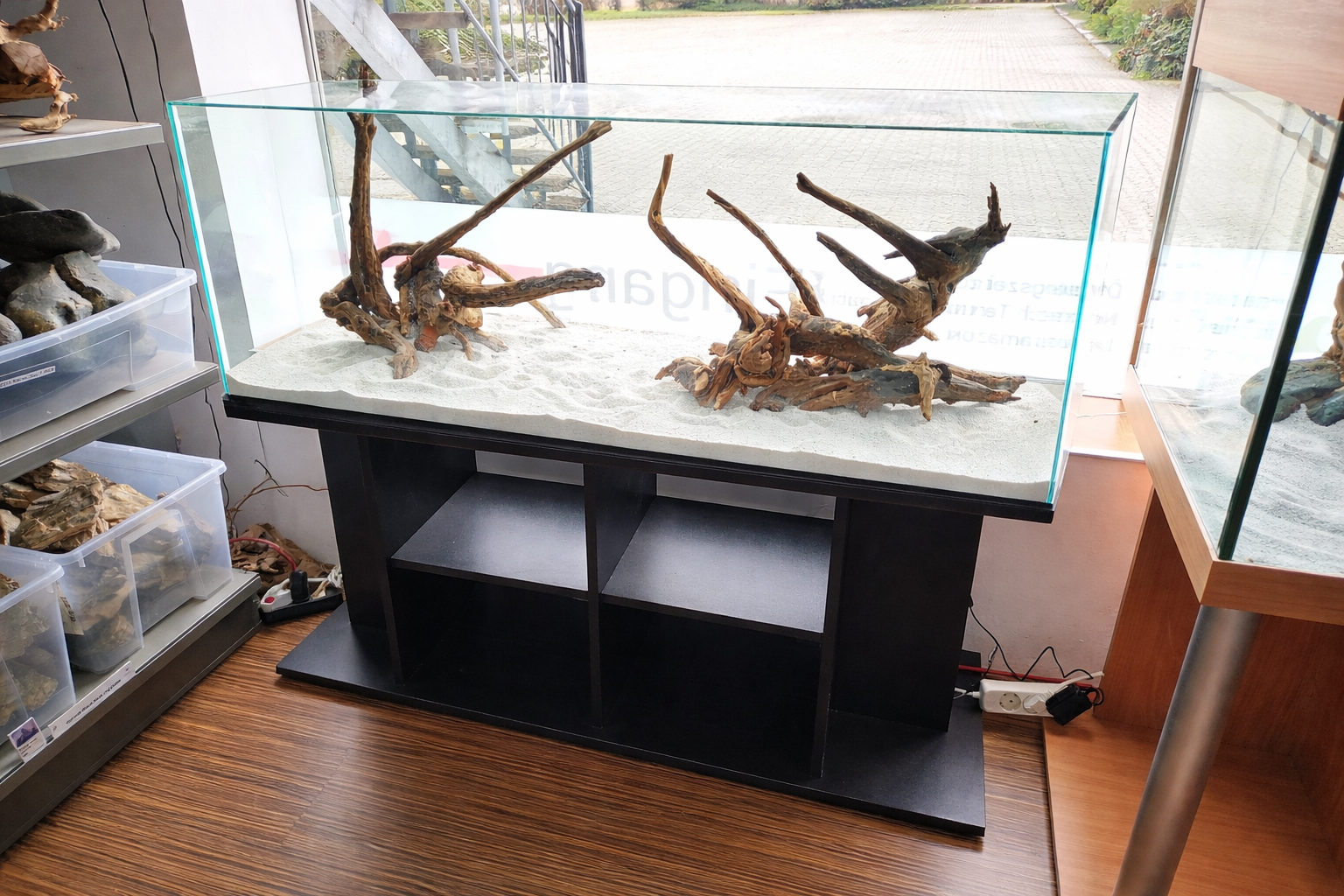 Budget-Kombination Weißglas-Aquarium-Komplettset 120x40x40 (LxTxH) 192l OHNE Abdeckung, Schrank fertig montiert, Dekor: Schwarz (auf Lager in PLZ 31555)