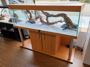 Comfort-Kombination Aquarium-Komplettset 150x50x40 (LxTxH) 300l mit 27W LED-Abdeckung, Schrank fertig montiert, Dekor: Buche (auf Lager in PLZ 31555)